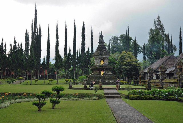 A small Buddhist temple on the Pura Bratan complex
