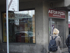 Astor pizza widow reflection /  Reflet Astorien de pizza -  Copenhague / Copenhagen - 20-10-2008 - Astor danish  blond Lady  /  Blonde astorienne