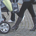 Kläd city Moms in white sneakers & high-heeled Boots / Ängelholm - Suède / Sweden.   23-10-2008  - Version éclaircie