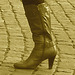 Kläd city Moms in white sneakers & high-heeled Boots / Ängelholm - Suède / Sweden.   23-10-2008- Sepia