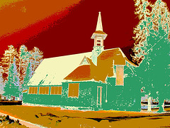 Petite chapelle / Small chapel  - Saranac Lake area / Région du Lac Saranac  NY. États-Unis / USA -  6 mars 2010 -  Postérisation en négatif avec vert photofiltré.