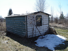 Cabanon em décrépitude /  Shed in dilapidation -  Dans ma région / In my area - Québec, CANADA,  16 mars 2010