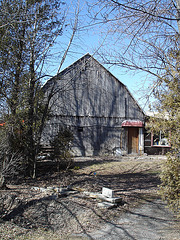 Grange commerciale / Commercial barn - In my area / Dans ma région -  Québec, Canada.  16 mars 2010.
