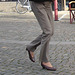 Handlesbanken ultra mature Lady in sexy rowboat shoes /  Jolie Dame d'âge mur en chaussures sexy à petits talons - Ängelholm  / Suède - Sweden.  23 octobre 2008