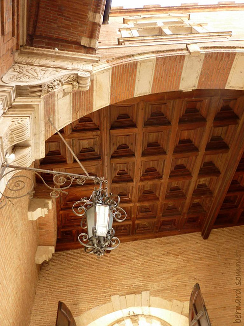 Hôtel d'Assézat, détail du plafond au dessus du porche d'entrée