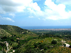 Blick auf Avola und das Mittelmeer