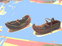 Dugout canoe on photofilter water /  Bata Shoe Museum - Toronto, CANADA .  3 juillet 2007