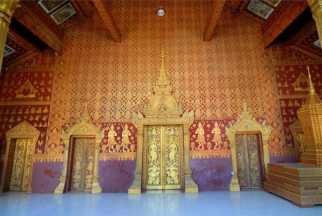 Door entrance to the Wat Saen sim