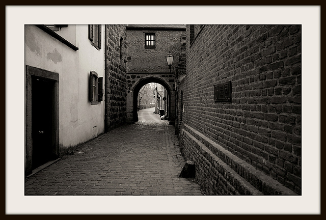 Zons, Gasse