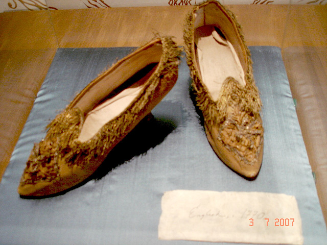 English Shoes in the year 1770 /  Bata Shoe Museum. Toronto, Canada.  3 julllet 2007