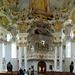 Wieskirche: Die zwei Seitenaltäre und die Orgel. ©UdoSm