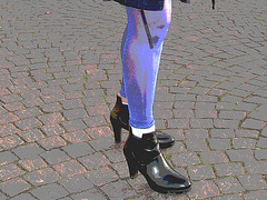 La Dame blonde Hoss Oss Fär en bottines sexy à talons hauts /  -  Hoss Oss Fär Swedish blond mature in short high-heeled Boots /  Ängelholm  /  Sweden - Suède.  23 octobre 2008- Postérisation