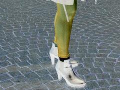La Dame blonde Hoss Oss Fär en bottines sexy à talons hauts /  -  Hoss Oss Fär Swedish blond mature in short high-heeled Boots /  Ängelholm  /  Sweden - Suède.  23 octobre 2008 - Négatif