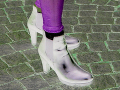 La Dame blonde Hoss Oss Fär en bottines sexy à talons hauts /  -  Hoss Oss Fär Swedish blond mature in short high-heeled Boots /  Ängelholm  /  Sweden - Suède.  23 octobre 2008 - Négatif RVB