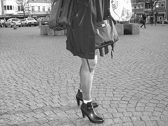 La Dame blonde Hoss Oss Fär en bottines sexy à talons hauts /  -  Hoss Oss Fär Swedish blond mature in short high-heeled Boots /  Ängelholm  /  Sweden - Suède.  23 octobre 2008 - N & B