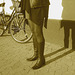 La Dame ICA en mini-jupe et bottes sexy avec permission /   ICA shadow Lady in miniskirt and sexy boots with permission - Sepia