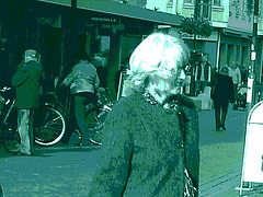 Inspiration blond Swedish mature Lady with black leather gloves /  Suédoise blonde du bel âge avec gants de cuir -  Ängelholm  / Suède - Sweden.  23 octobre 2008- Sepia postérisé RVB