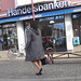 Handlesbanken sabrinas Lady /  La Dame Handlesbanken aux souliers plats -  Ängelholm / Suède - Sweden.  23 octobre 2008