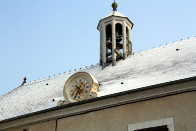 mairie Chateauneuf sur la toiture