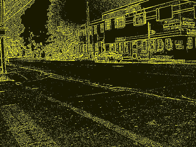 Halifax by the night . Nouvelle-Écosse ( NS)  Canada.   22 Juin 2008 - Photo originale  - Craie blanche et colorisation en jaune / White chalk and yellow colorization