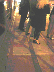 Blurry Danish blond Lady in black high heels shoes /  Copenhague -  25 octobre 2008 - Éclaircie  postérisée