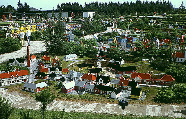 DK-2-038-70w Billund Legoland