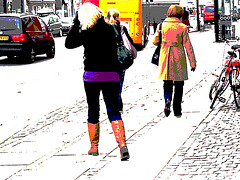 Danish blond in black and flat pale sexy pale boots /  Danoise blonde en bottes pâles à talons plats - Copenhague, Danemark.  20 octobre 2008- Version très éclaircie et postérisée