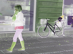 Danish blond in black and flat pale sexy pale boots /  Danoise blonde en bottes pâles à talons plats - Copenhague, Danemark.  20 octobre 2008 - Négatif RVB