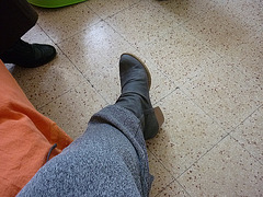Mon amie Christiane avec permission /   Bottines à talons de bois /  Wooden heels boots - Marseille / France - Mars 2010.