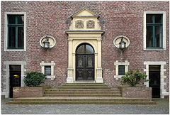 Wasserschloss Neersen, Portal