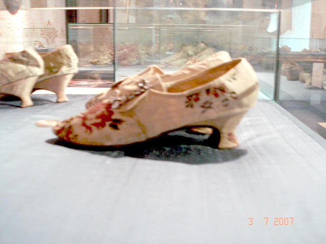 Dishes motif look  /  Bata Shoe Museum. Toronto, Canada - july 2007.