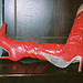 Mon amie / My friend Roxy avec / with permission - Bottes rouges à talons hauts / Red high-heeled boots.