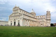 katedralo kaj oblikva turo de Pisa