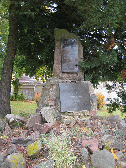 Denkmal Weltkriege - Buckow