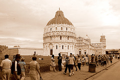 Battistero kaj katedralo  kaj Oblikva Turo de Pisa