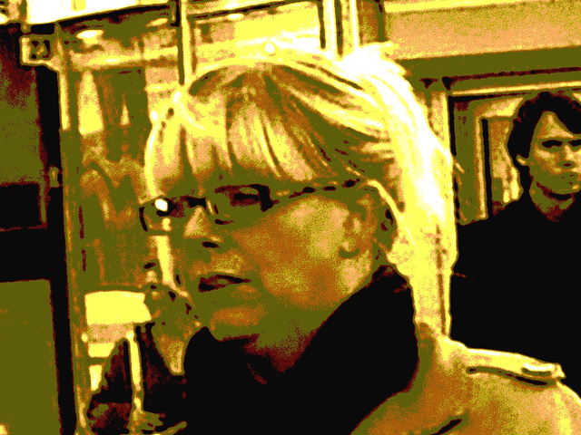 La Dame blonde Rikstelefon avec lunettes et bottes sexy / Rikstelefon Blond mature Lady with glasses in jeans and flat sexy Boots - Ängelholm  / Suède - Sweden.  23-10-2008- Sepia postérisé