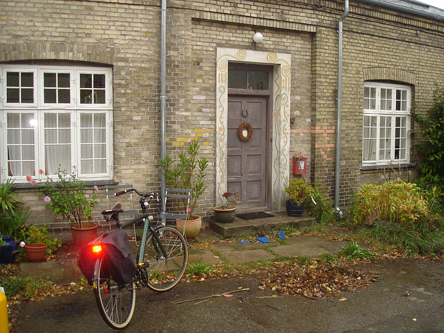 Vélo et maison danoise  / Bike and danish house - Christiania / Copenhague - Copenhague.  26 octobre 2008