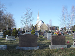 Cimetière et église / Church and cemetery - St-Eugène / Ontario, CANADA -  04-04-2010