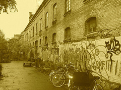 Zone du graffiti central / Center graffiti area - Christiania / Copenhague - Copenhagen.  26 octobre 2008- Sepia