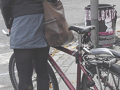 La Dame cycliste Faniback Loke en bottes à pédales / Faniback Loke booted biker Lady - Copenhague, Danemark / Copenhagen, Denmark.  20-10-2008.