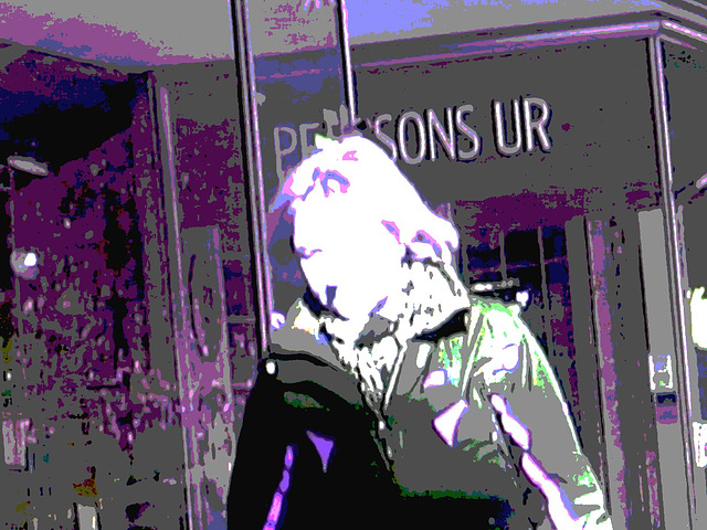 Blonde suédoise en jupe courte et bottes noires sexy / Perssons ur blond Lady in short dress and flat sexy black leather boots - Ängelholm / Suède - Sweden -  23-10-2008- Postérisation