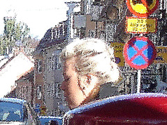 Blonde Sony en bottes sexy à talons trapus avec son amie / Sony infinity perfekt blond Lady in sexy chunky heeled boots with her  friend  -  Ängelholm / Suède - Sweden.  23-10-2008- Peinture à l'huile et pointillisme