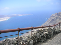 Lanzarote-Vista de la Graciosa desde el Mirador del Rio