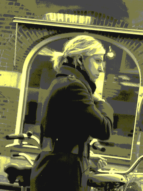 Grande blonde séduisante en bottes à talons hauts / Tall red Swedish blond lady in high-heeled boots - Ängelholm / Suède - Sweden.  23-10-2008 - Vintage postérisé