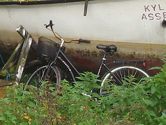 Kylle Assens boat and lonely danish bike !  Bateau et vélo - Christiania / Copenhague - Copenhagen.  26 octobre 2008