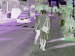 Dame blonde du bel âge en bottes de cuir à talons plats / Blond swedish mature Lady in chunky flat heeled boots - Båstad / Sweden - Suède.  25 octobre 2008 - Négatif RVB