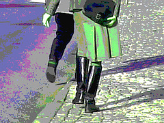 Dame blonde du bel âge en bottes de cuir à talons plats / Blond swedish mature Lady in chunky flat heeled boots - Båstad / Sweden - Suède.  25 octobre 2008. - Postérisation