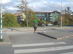 Tall readhead Lady in sexy chunky heeled beige boots / Grande rouquine en bottes beiges sexy  - Ängelholm / Suède - Sweden. 23 octobre 2008 - Avec coupe afro verdâtre anonyme