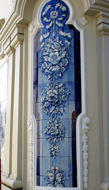 Funchal. Altstadt. Azulejo an der Hausecke. ©UdoSm