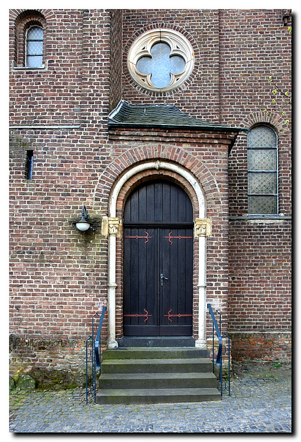 Zons,  Kirchentür